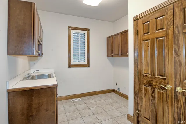 $859,700 | 1101 Suwannee Drive, Evansville, IN 47725