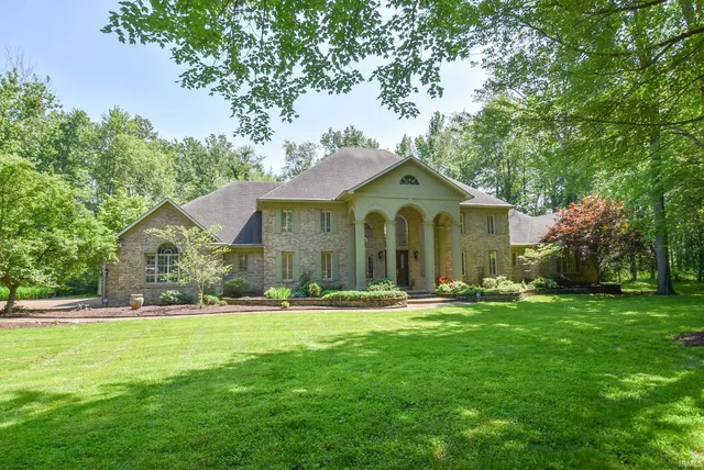 $859,700 | 1101 Suwannee Drive, Evansville, IN 47725