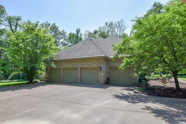 $859,700 | 1101 Suwannee Drive, Evansville, IN 47725