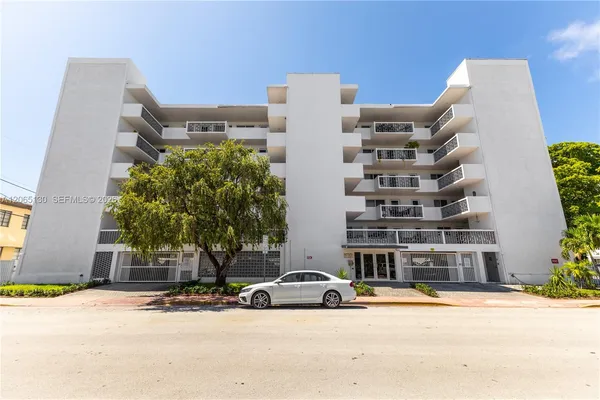 $2,200 | 1030 9th Street, Unit 204, Miami Beach, FL 33139