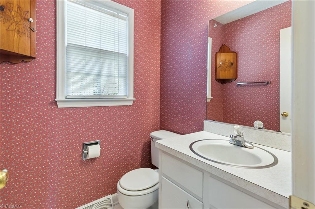 623 Stoney Creek Church Road Burlington, NC 27217 - Photo 21 of 37
