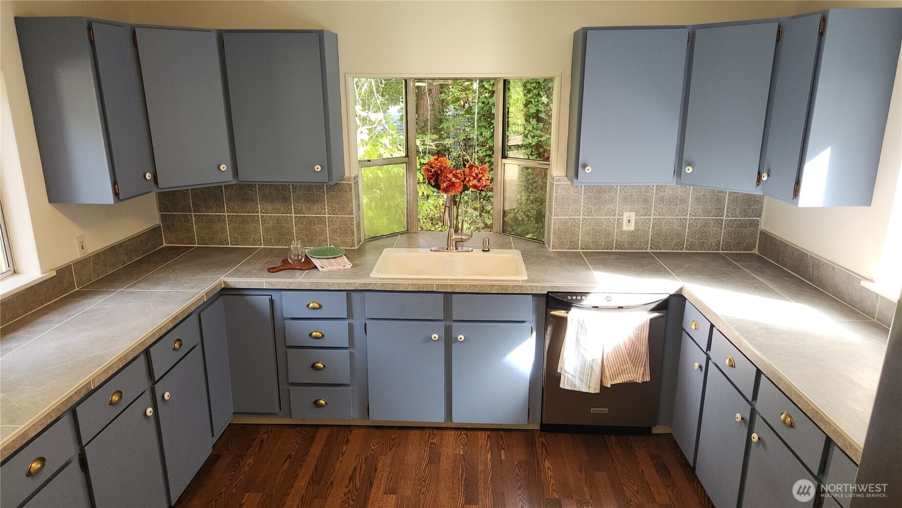 1758 Northeast Jacobson Road Poulsbo, WA 98370 - Photo 12 of 32 Gallery Image 12