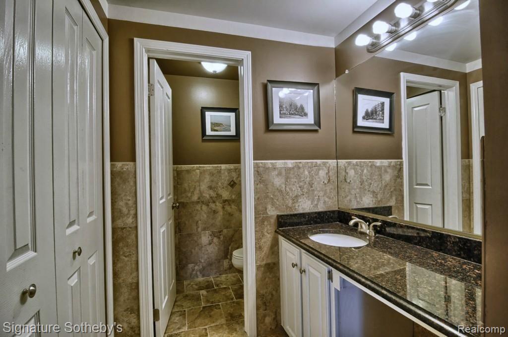 5779 Lochmoor Court Rochester, MI 48306 - Photo 26 of 36 4th_Bedroom_Bathroom.jpg