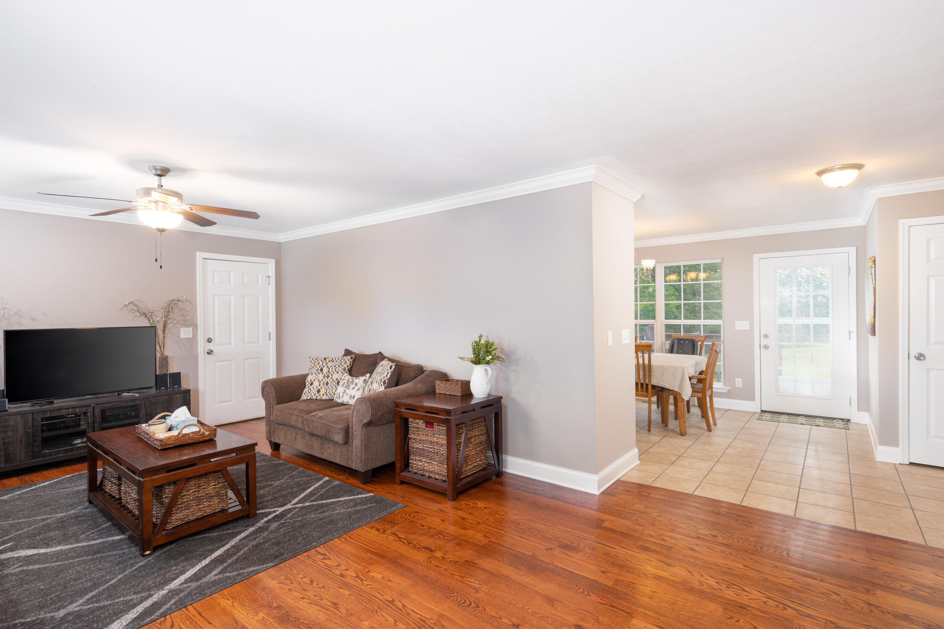 7232 Cane Hollow Road Hixson, TN 37343 - Photo 9 of 34 Living Room