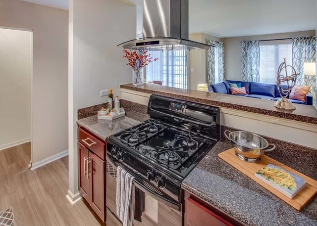 $1,749 | 158 MacArthur Drive, Unit 5323, Willowbrook, IL 60527