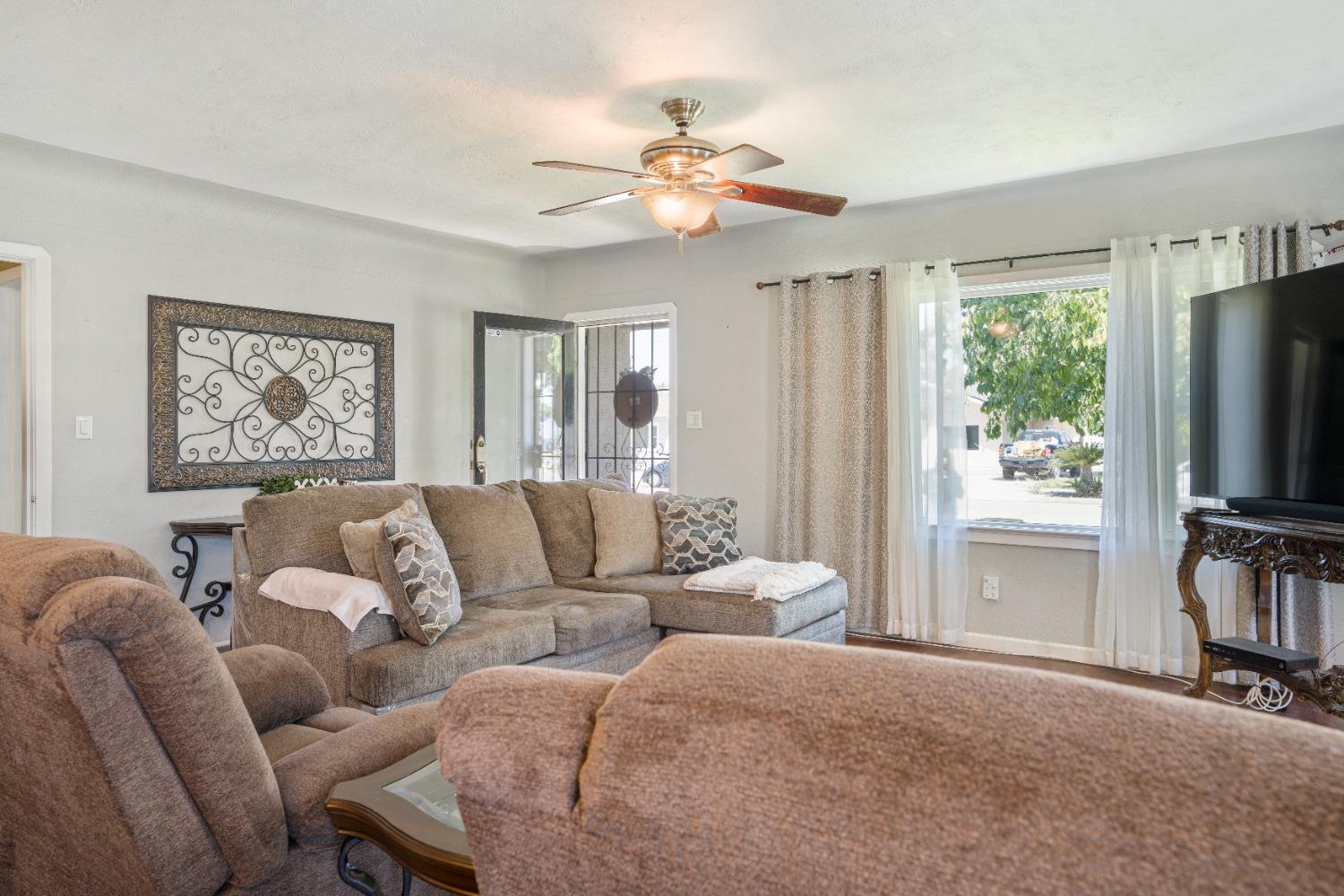 549 North Acacia Avenue Reedley, CA 93654 - Photo 15 of 36 Gallery Image 15