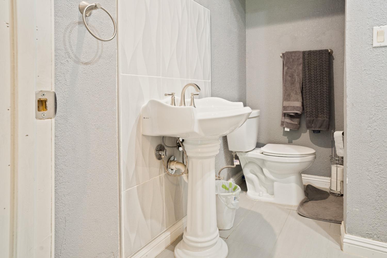 549 North Acacia Avenue Reedley, CA 93654 - Photo 31 of 36 Gallery Image 31