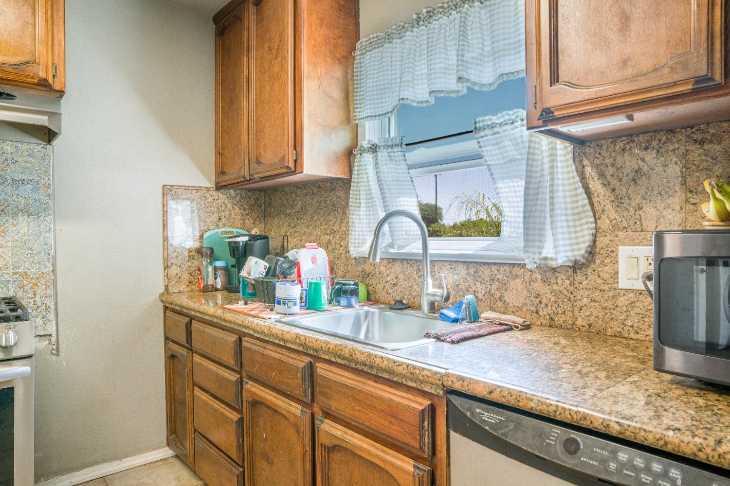 549 North Acacia Avenue Reedley, CA 93654 - Photo 33 of 36 Gallery Image 33