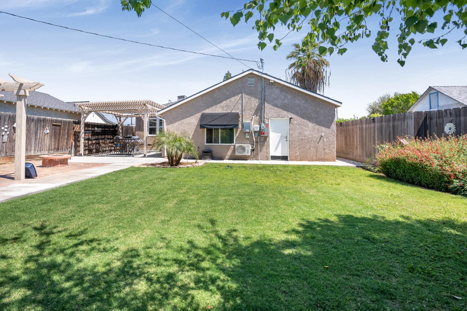549 North Acacia Avenue Reedley, CA 93654 - Photo 7 of 36 Gallery Image 7