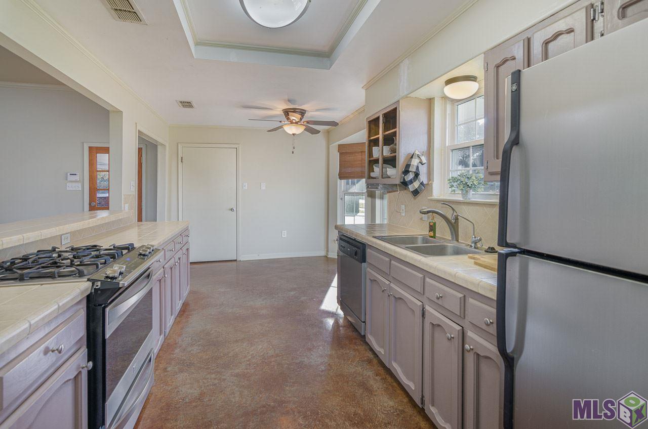9974 Azrok Avenue Baton Rouge, LA 70809 - Photo 3 of 16 Kitchen