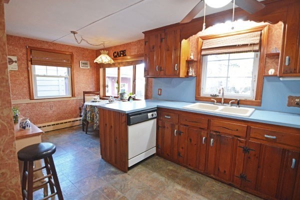 23 North Hood Street Springfield, MA 01109 - Photo 4 of 29 Gallery Image 4