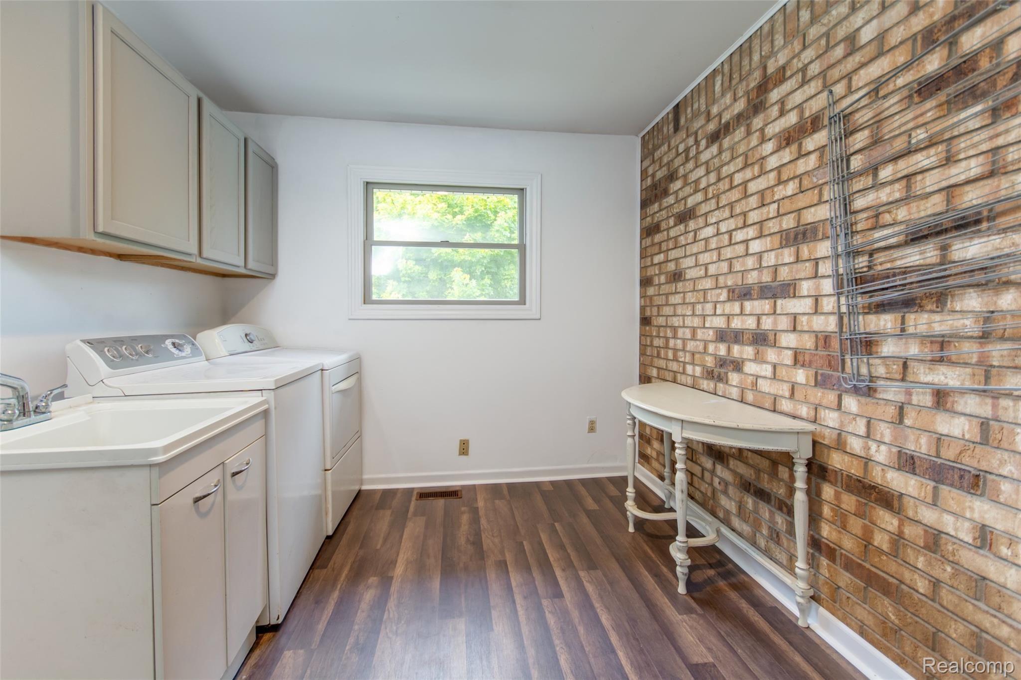 2869 Bullard Road Hartland, MI 48353 - Photo 12 of 26 DSC_7198enf.jpg