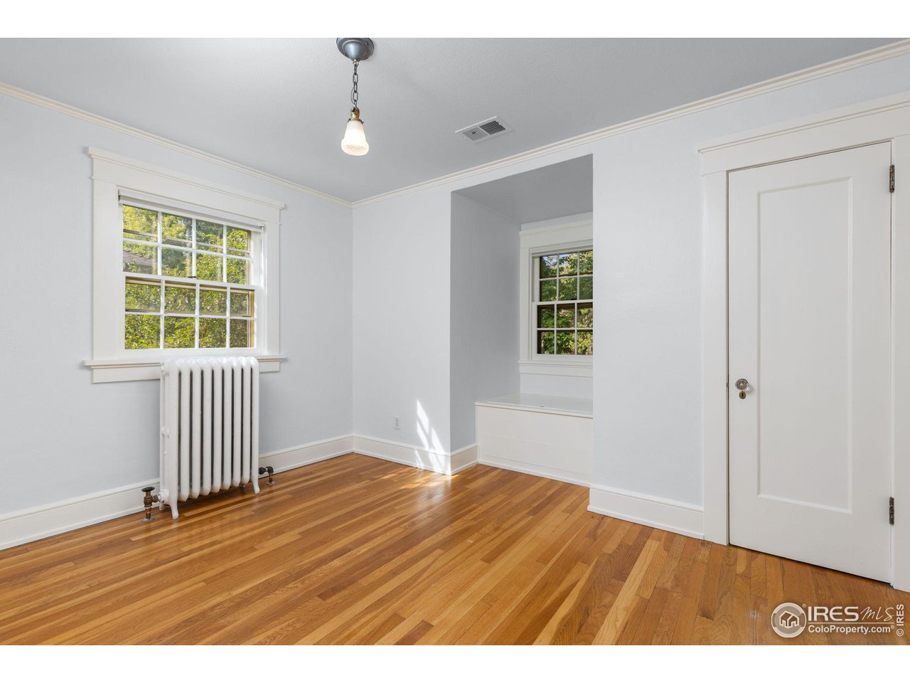 1064 10th Street Boulder, CO 80302 - Photo 21 of 40 an empty room with wooden floor and windows