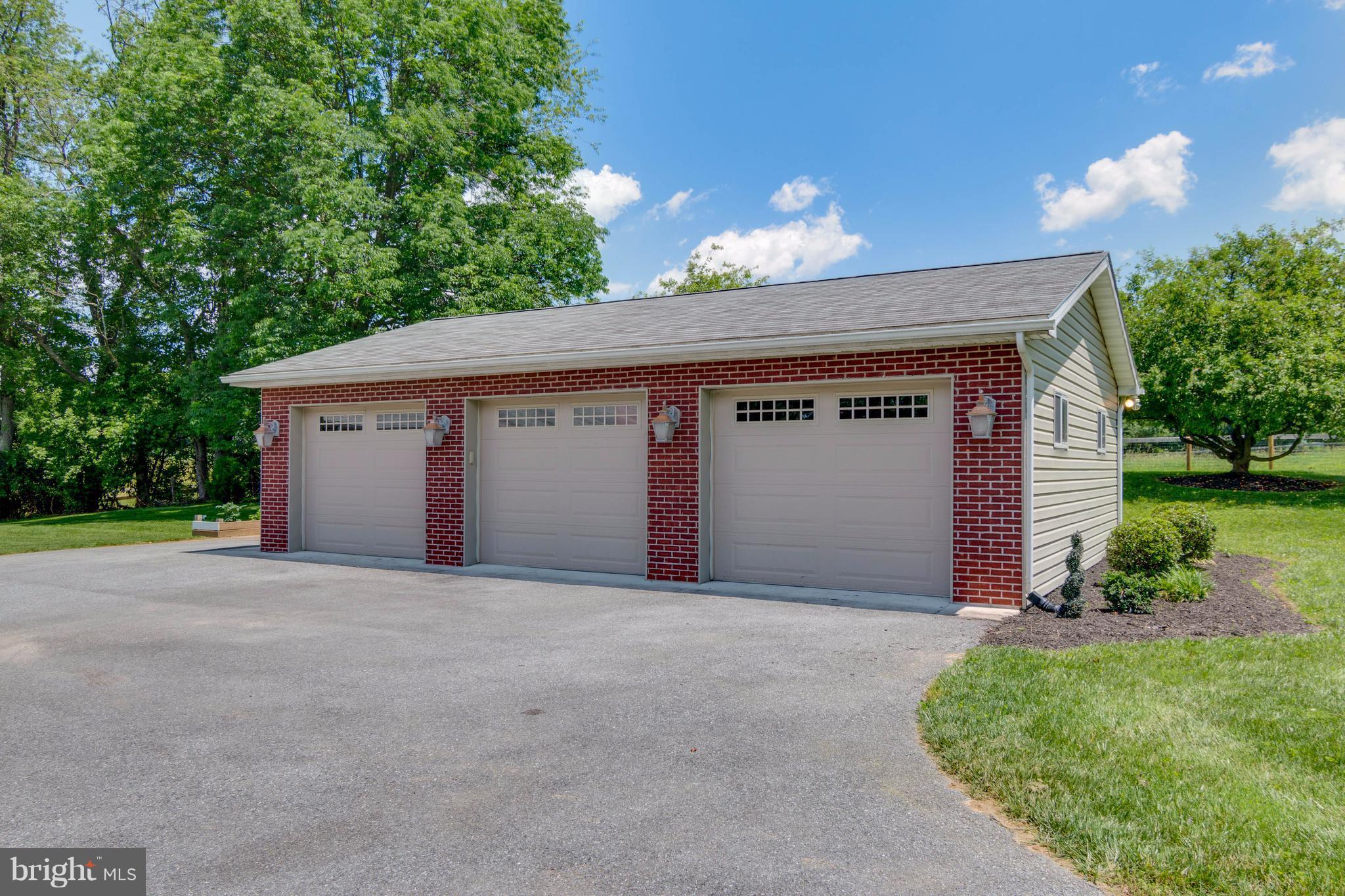 2520 Uniontown Road Westminster, MD 21158 - Photo 2 of 24 3 Car Detached Garage