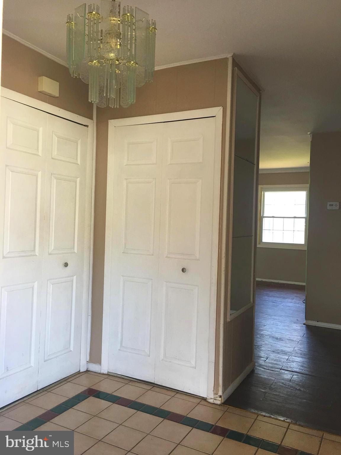15 East Stokes Road Willingboro, NJ 08046 - Photo 4 of 26 Foyer
