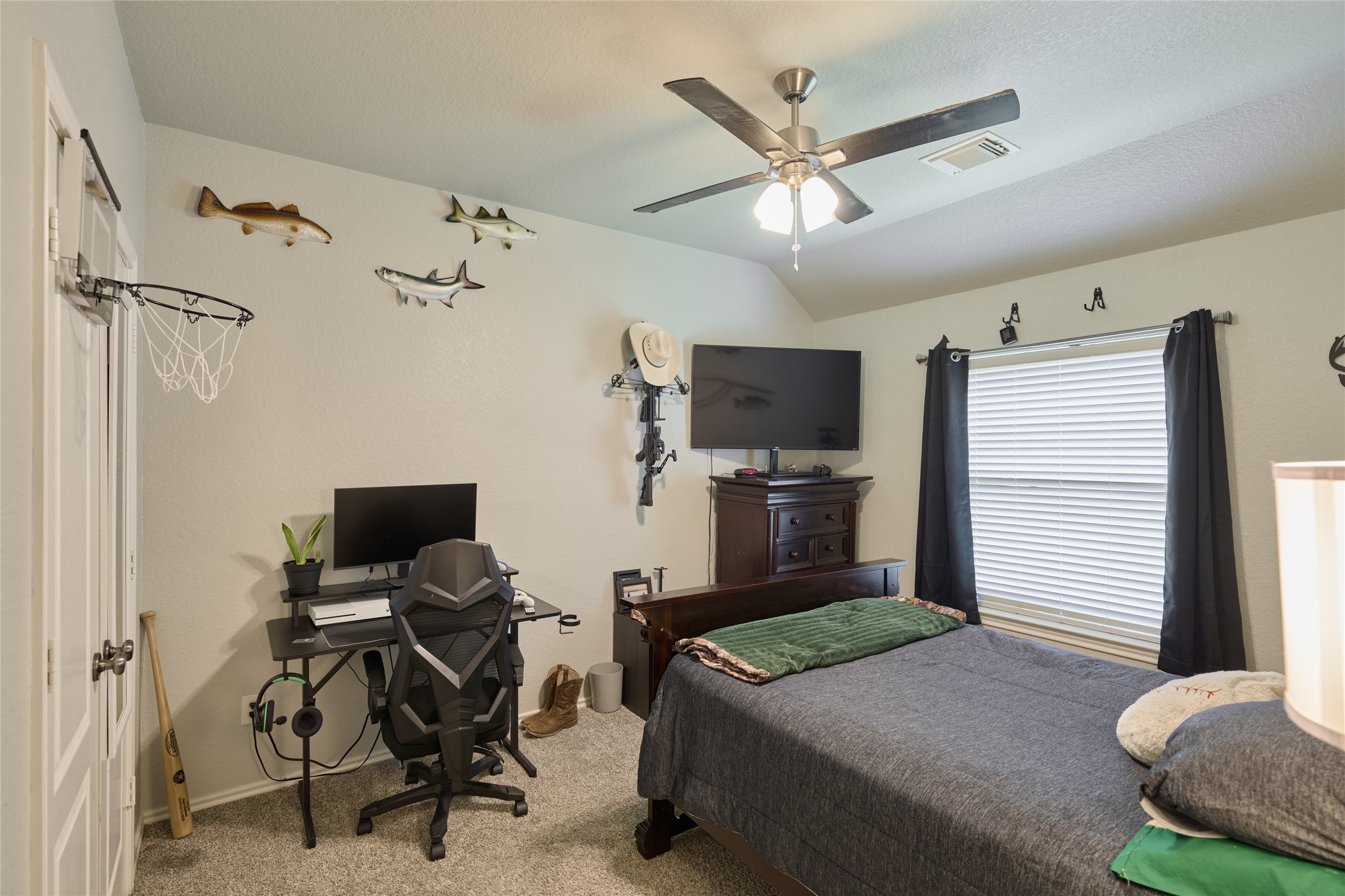 28322 Madelin Manor Lane Spring, TX 77386 - Photo 23 of 46 a bedroom with a workspace