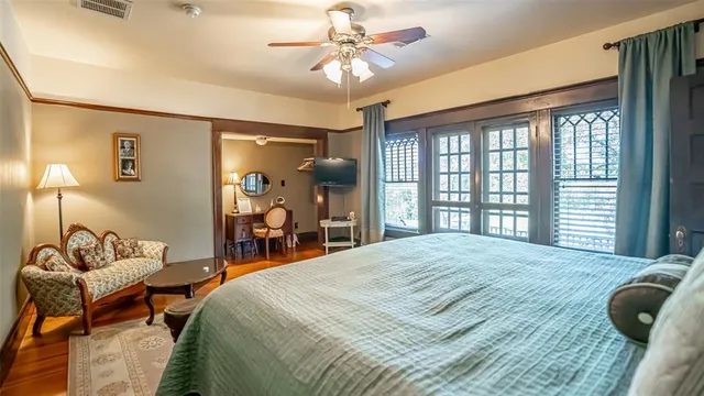 $925,000 | 616 Thorp Spring Road, Granbury, TX 76048