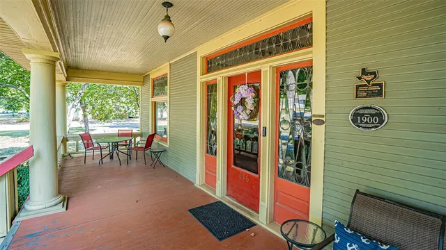 $925,000 | 616 Thorp Spring Road, Granbury, TX 76048