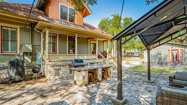 $925,000 | 616 Thorp Spring Road, Granbury, TX 76048