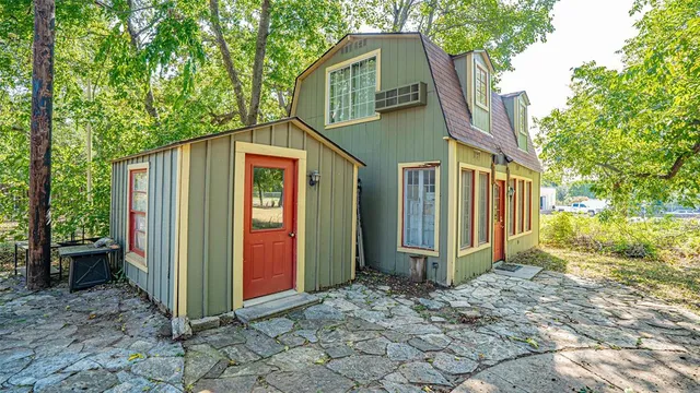 $925,000 | 616 Thorp Spring Road, Granbury, TX 76048