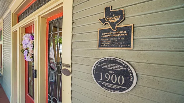 $925,000 | 616 Thorp Spring Road, Granbury, TX 76048