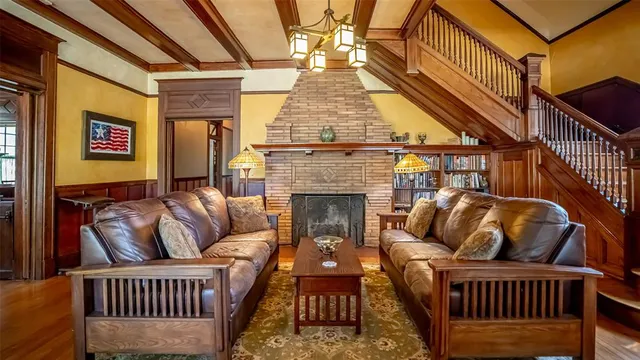 $925,000 | 616 Thorp Spring Road, Granbury, TX 76048