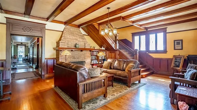 $925,000 | 616 Thorp Spring Road, Granbury, TX 76048