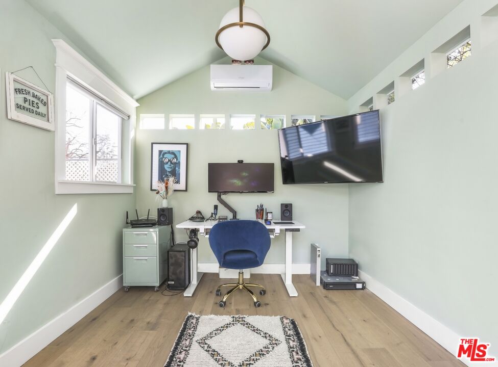114 Hackett Place Los Angeles, CA 90042 - Photo 27 of 30 a workspace with furniture and window