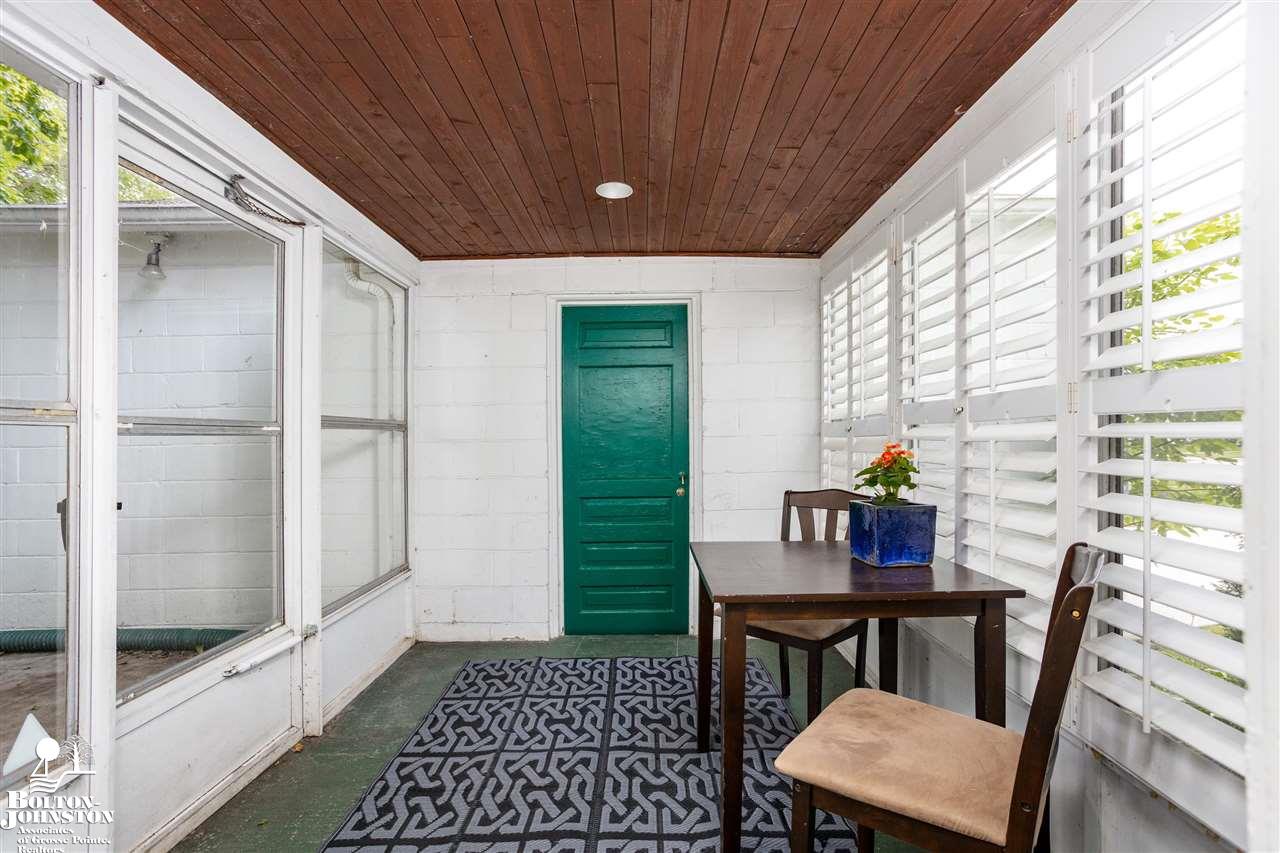 2073 Ridgemont Road Grosse Pointe Woods, MI 48236 - Photo 14 of 21