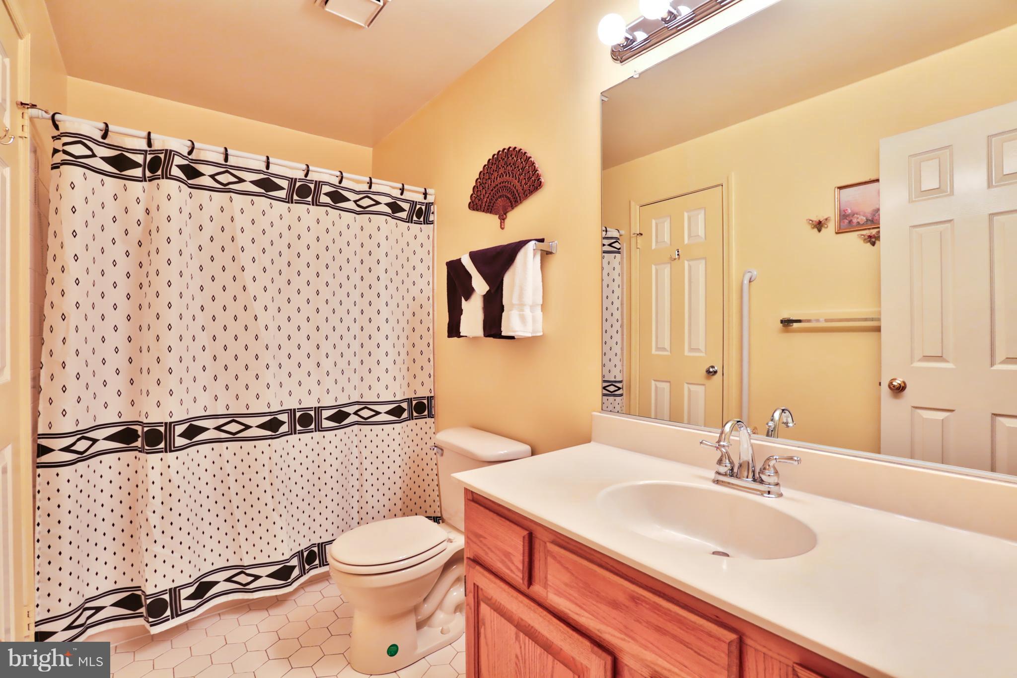 16809 Cashell Road Olney, MD 20832 - Photo 19 of 30 Full Bathroom