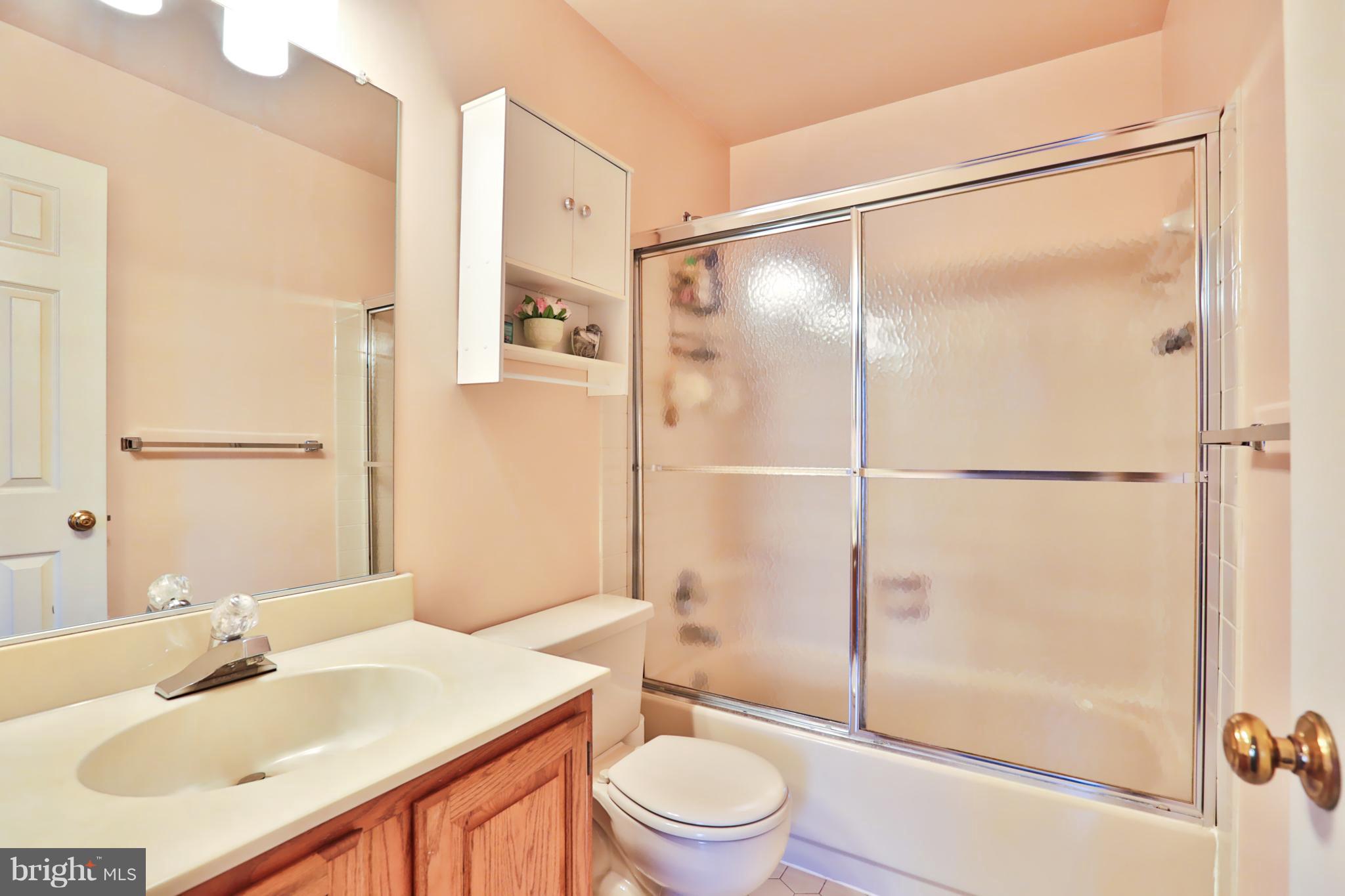 16809 Cashell Road Olney, MD 20832 - Photo 22 of 30 Full Bathroom