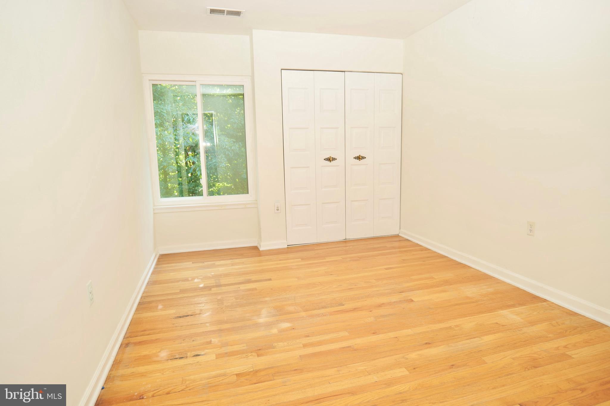 8072 Inverness Ridge Road Potomac, MD 20854 - Photo 27 of 38 2nd bedroom with walk-in closet