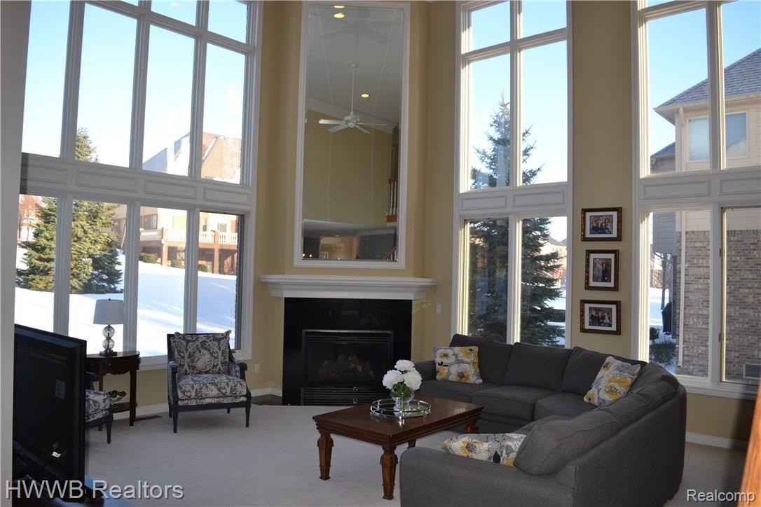 690 Panorama Drive Rochester, MI 48306 - Photo 8 of 23 12 - Great Room.JPG