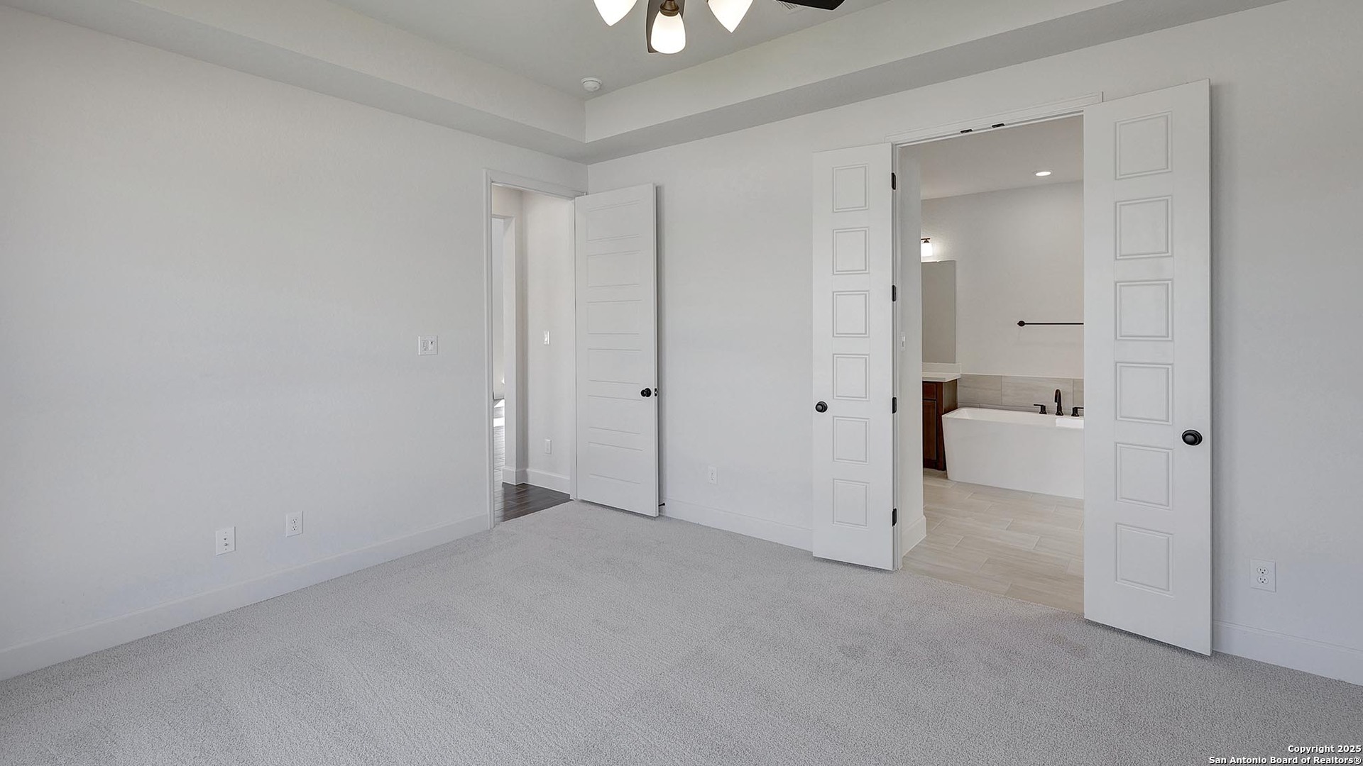 233 Hidalgo Boerne, TX 78006 - Photo 17 of 32 an empty room with a bathroom