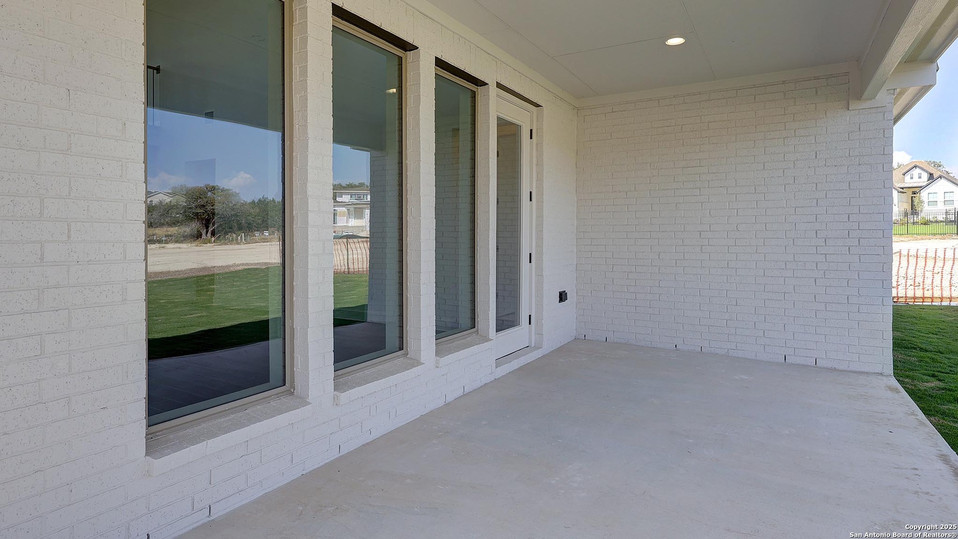233 Hidalgo Boerne, TX 78006 - Photo 26 of 32 an empty room with sliding door and balcony view