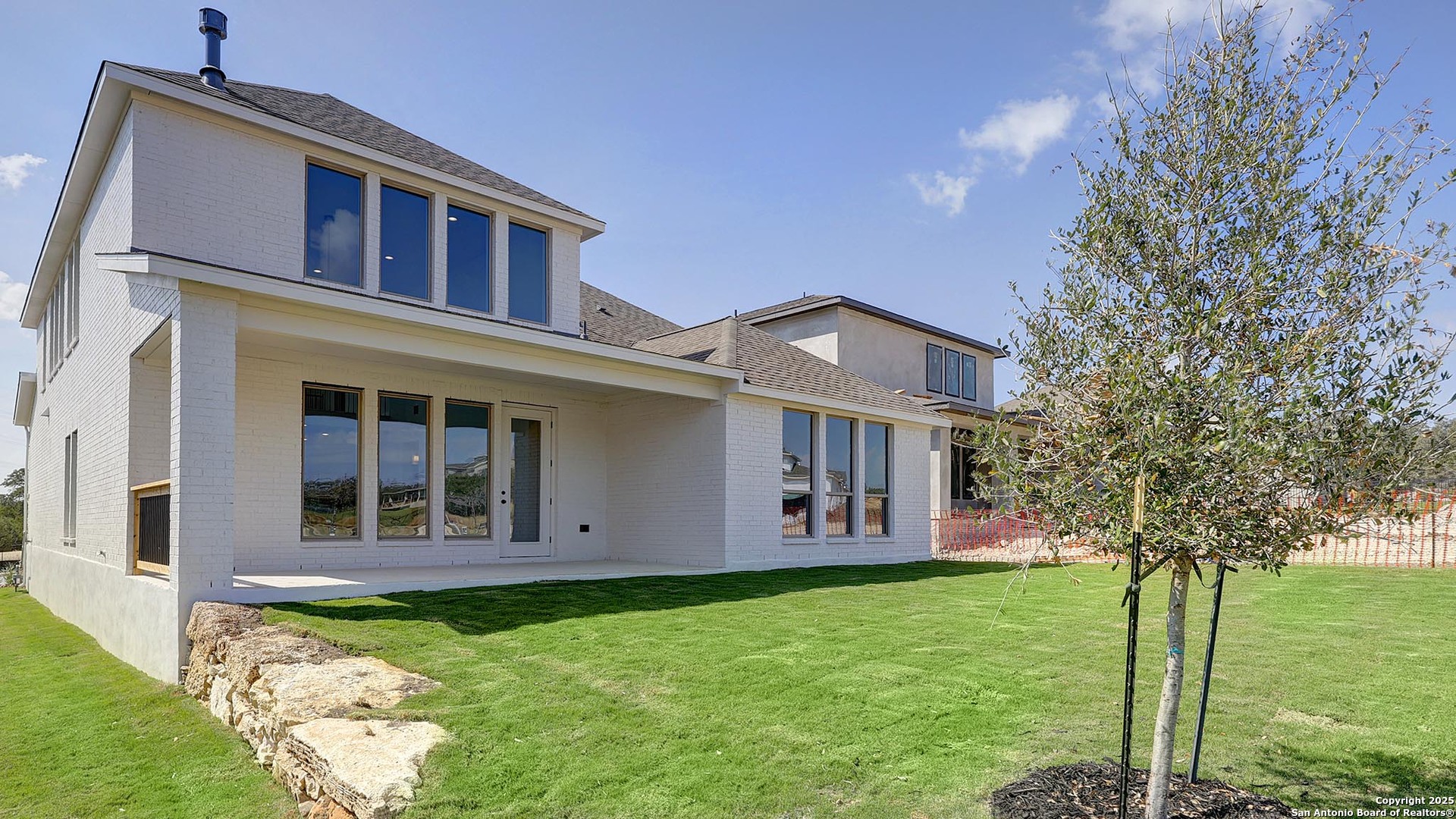 233 Hidalgo Boerne, TX 78006 - Photo 28 of 32 a front view of a house with garden