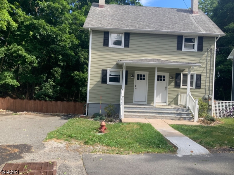 16 Wishing Well Road, Unit 1 Hamburg, NJ 07419 - Photo 2 of 25
