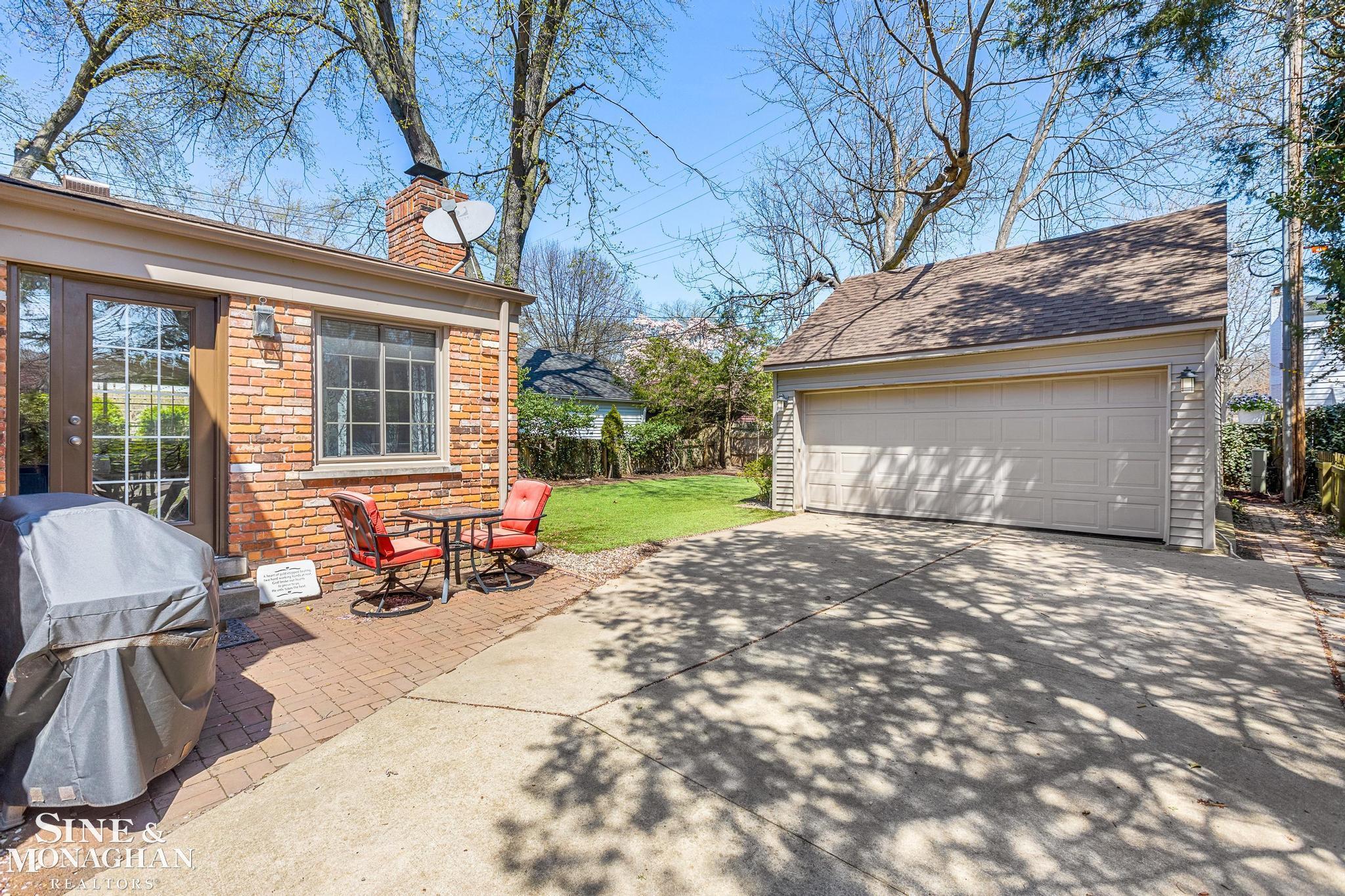 190 Fisher Road Grosse Pointe Farms, MI 48230 - Photo 28 of 37