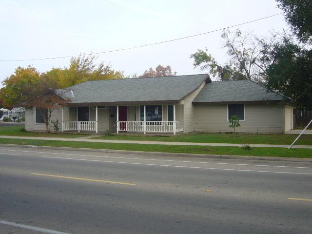 1430 13th Street Reedley, CA 93654 - Photo 2 of 9