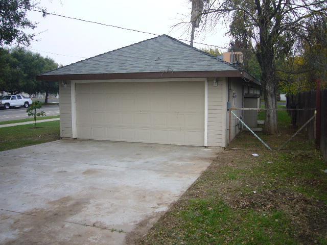 1430 13th Street Reedley, CA 93654 - Photo 3 of 9