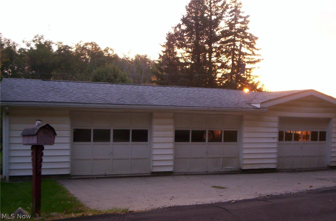 656 Cable Road Weirton, WV 26062 - Photo 2 of 23 Gallery Image 2