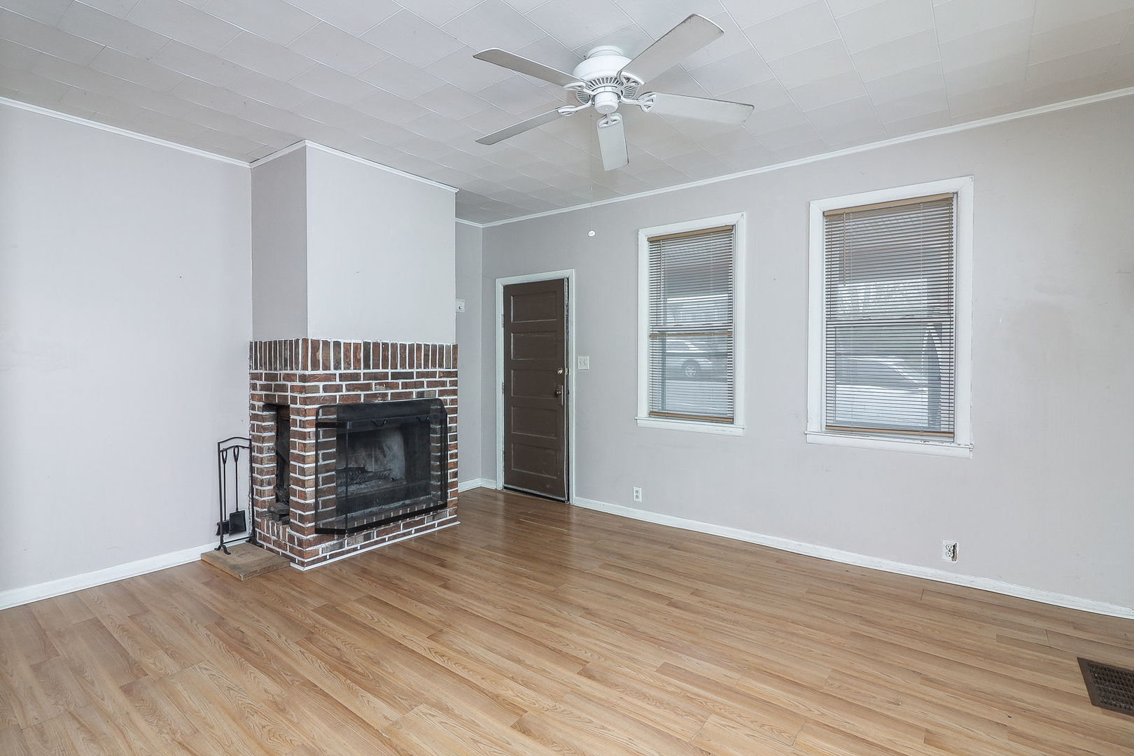 307 Stephen Street Lemont, IL 60439 - Photo 2 of 10 Gallery Image 2