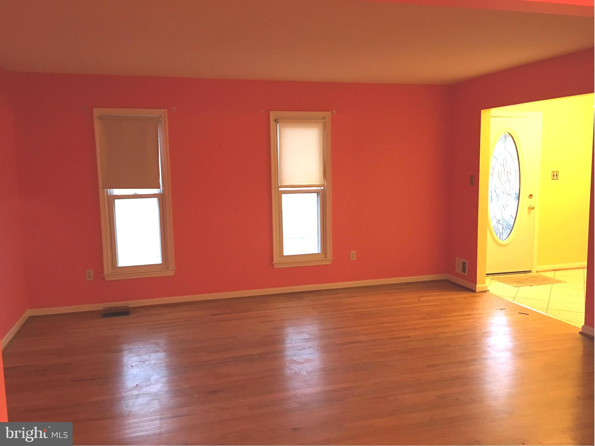 7713 Bock Road Fort Washington, MD 20744 - Photo 3 of 25 Living Room
