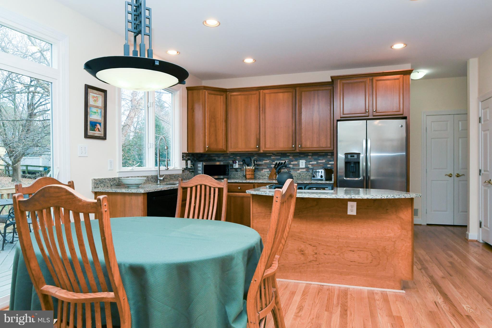 11106 Tommye Lane Reston, VA 20194 - Photo 13 of 29 Kitchen