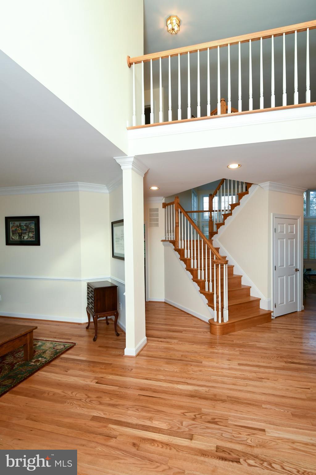 11106 Tommye Lane Reston, VA 20194 - Photo 3 of 29 Foyer