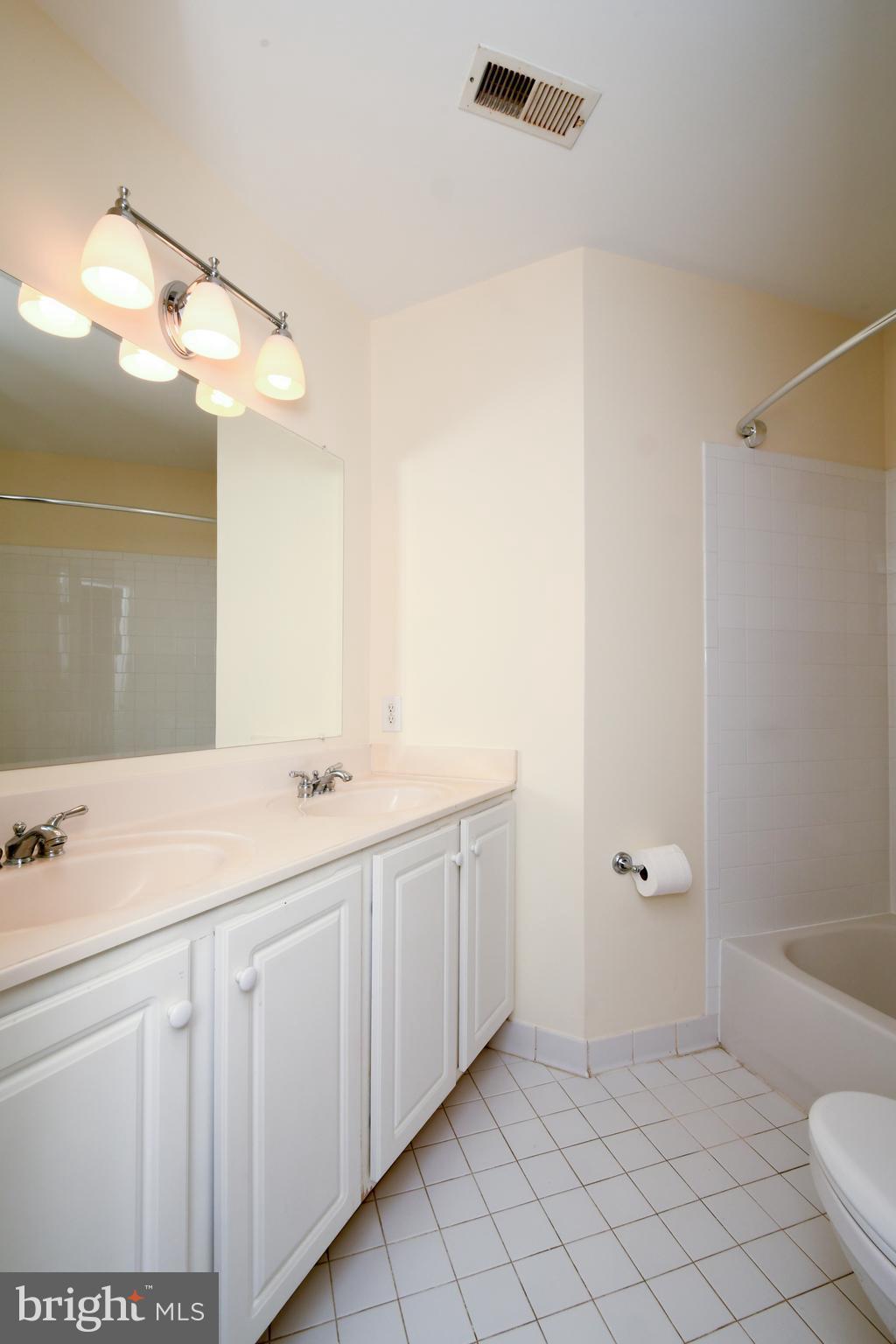 11106 Tommye Lane Reston, VA 20194 - Photo 27 of 29 Bath