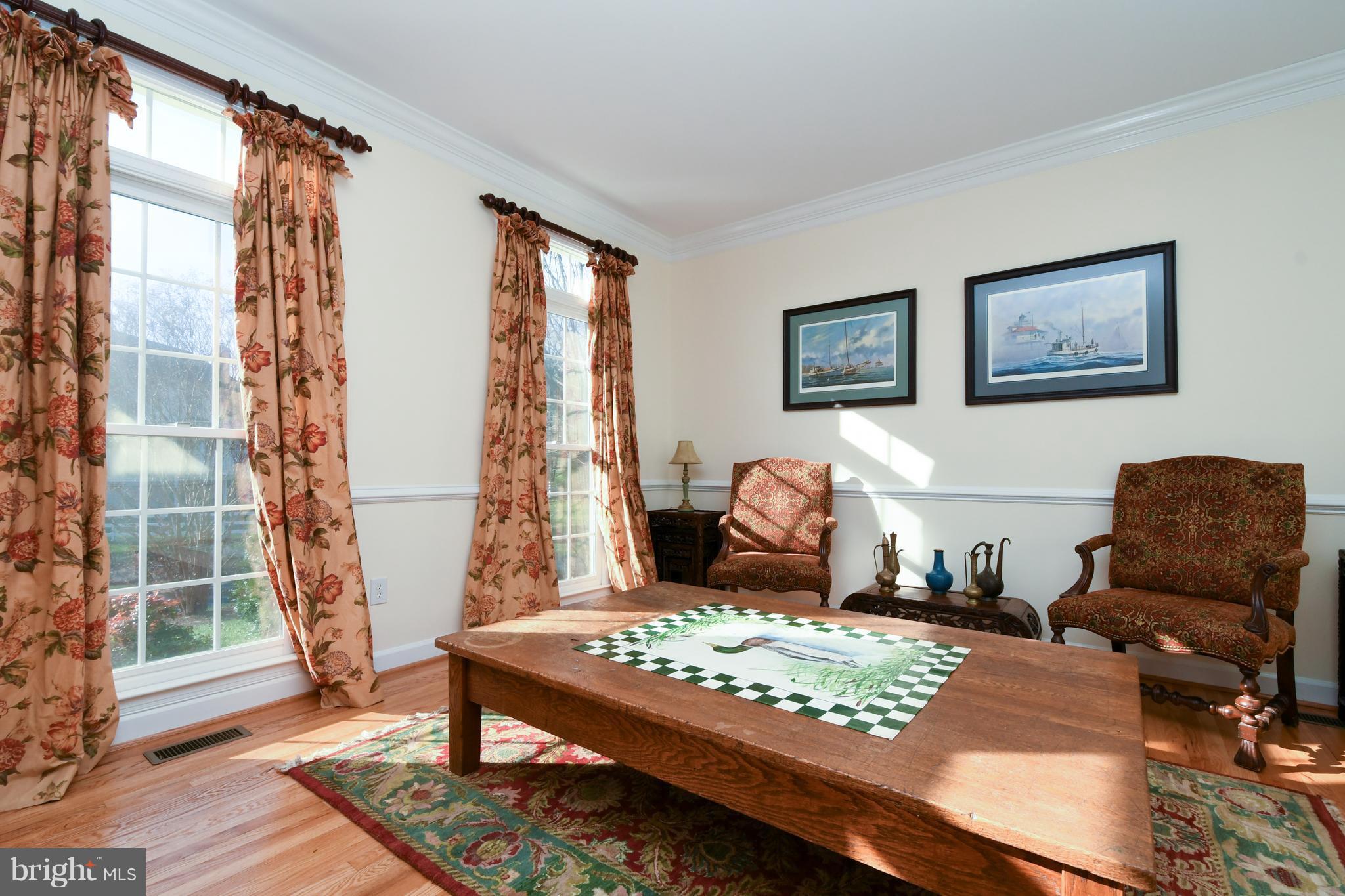 11106 Tommye Lane Reston, VA 20194 - Photo 5 of 29 Living Room