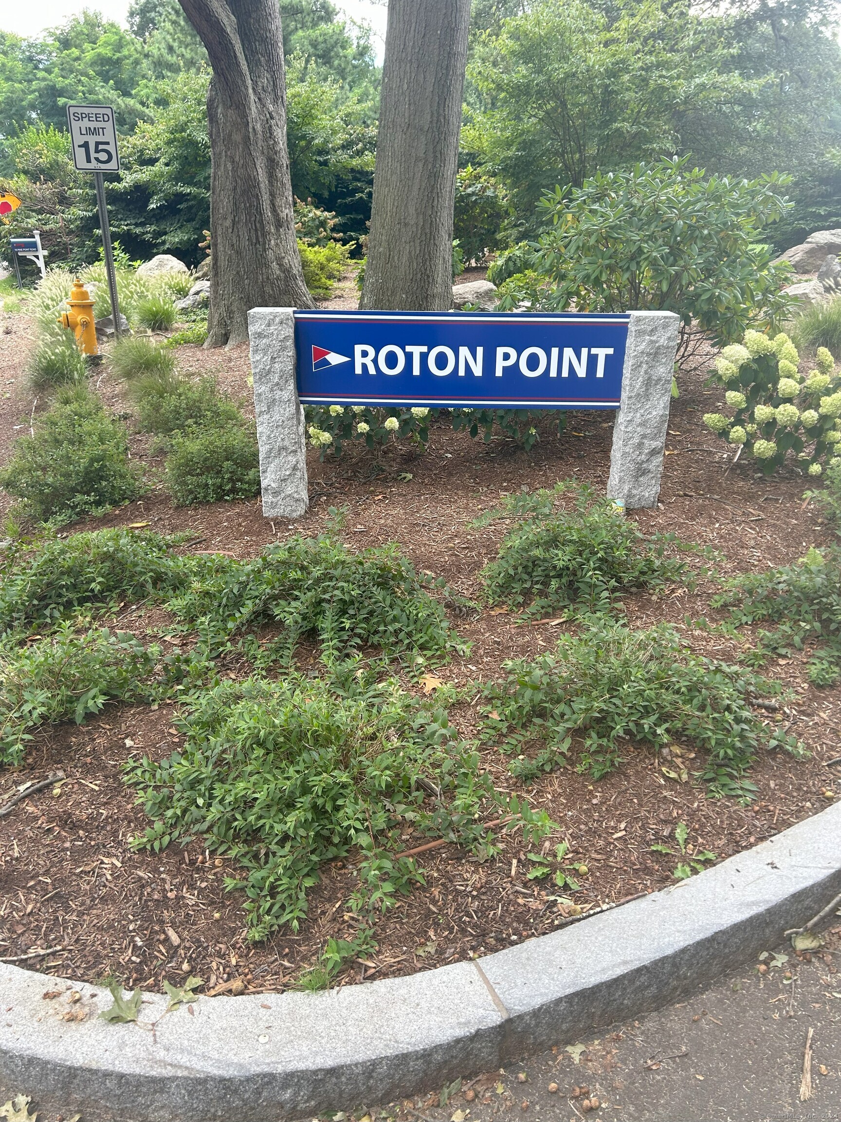 a sign that is sitting on a brick wall