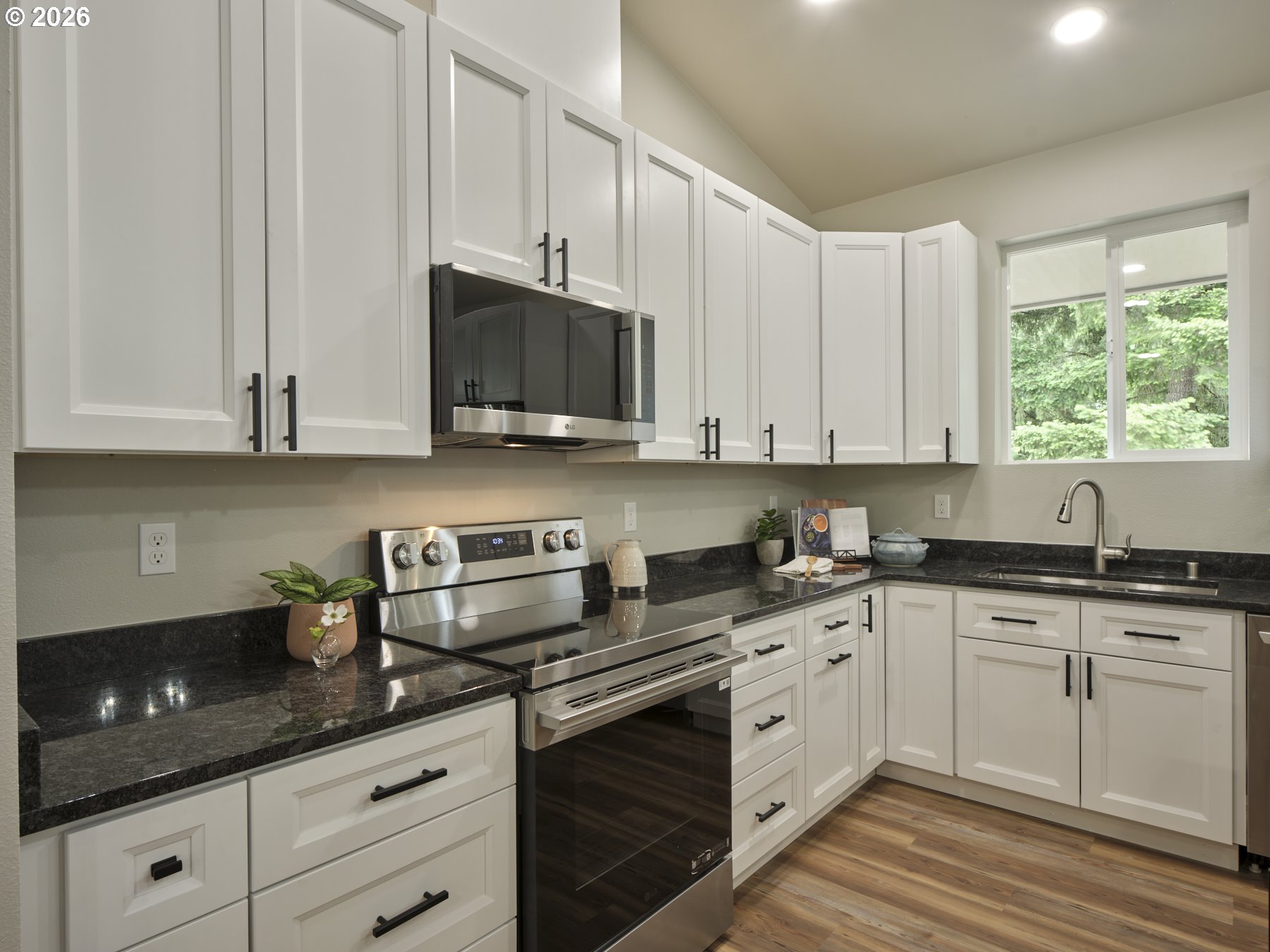 609A West Forest Napavine Road, Unit B Chehalis, WA 98532 - Photo 11 of 39 Kitchen