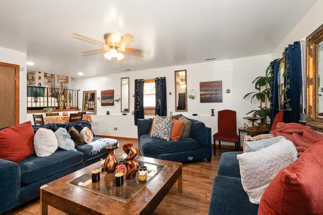 $164,900 | 928 East 153rd Street, Phoenix, IL 60426